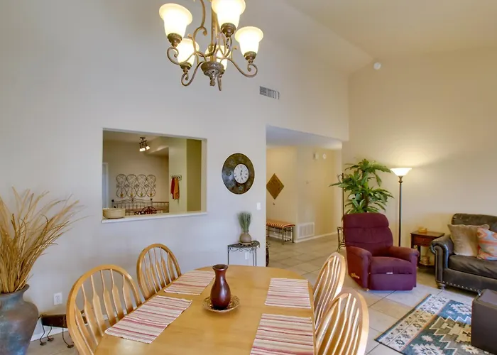 7 Mi To Mill Ave: Bbq-ready Townhouse Holiday home Mesa