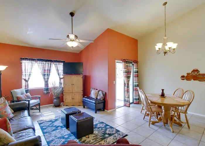 Holiday home 7 Mi To Mill Ave: Bbq-ready Townhouse