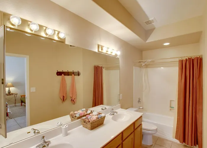 Holiday home 7 Mi To Mill Ave: Bbq-ready Townhouse Mesa
