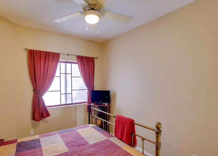 7 Mi To Mill Ave: Bbq-ready Townhouse Mesa